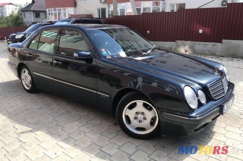 2001' Mercedes-Benz E photo #1