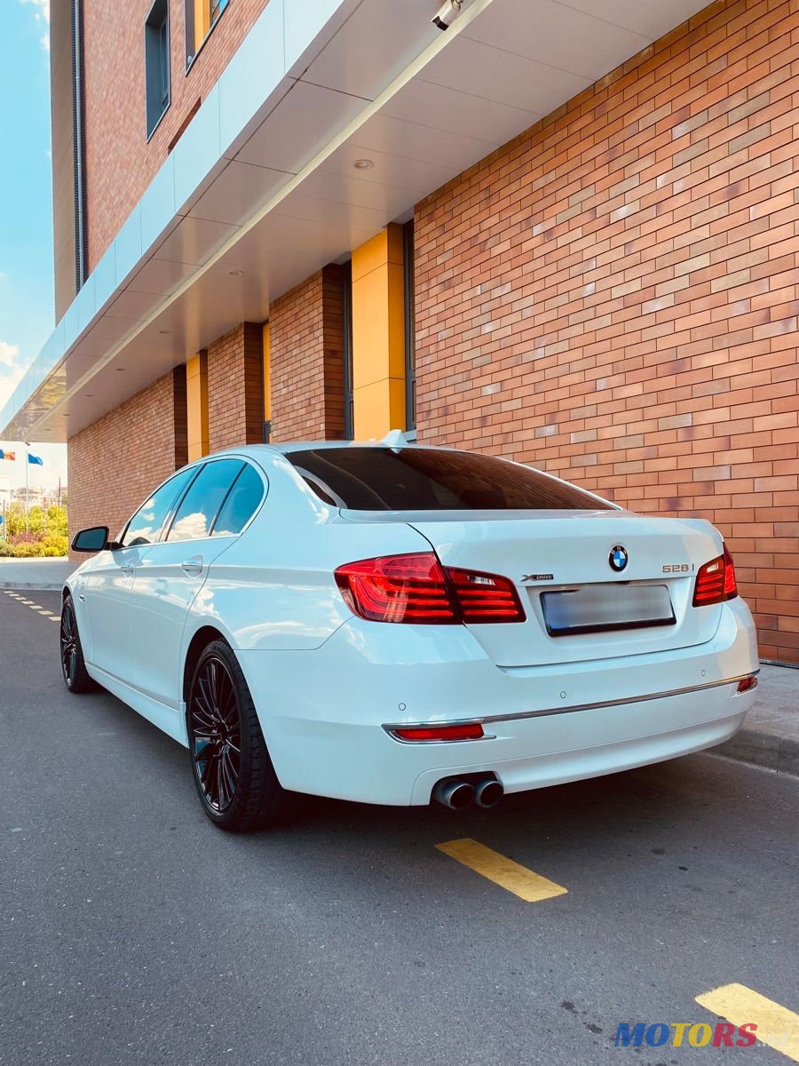 2015' BMW 5 Series photo #1