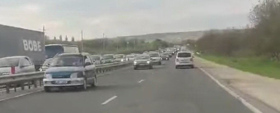 Accident în lanţ cu 6 automobile pe traseul Orhei-Chişinău, urmat de un ambuteiaj de kilometri şi redirecţionări