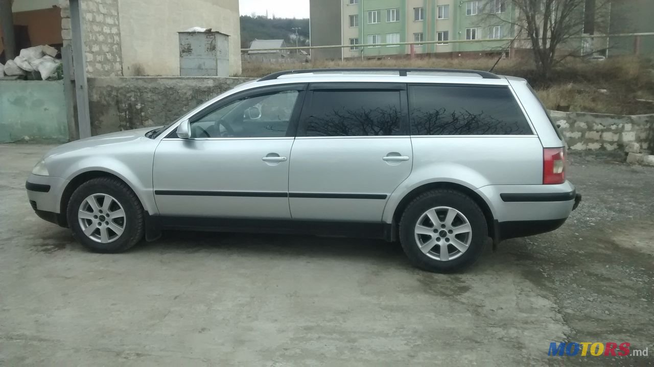 2004' Volkswagen Passat photo #5