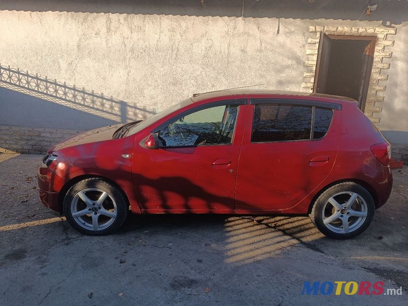 2014' Dacia Sandero photo #5