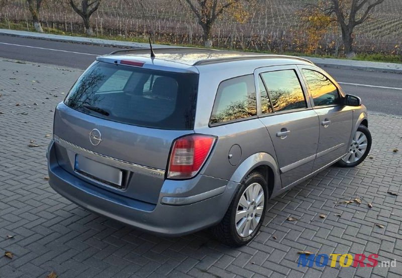 2008' Opel Astra photo #3