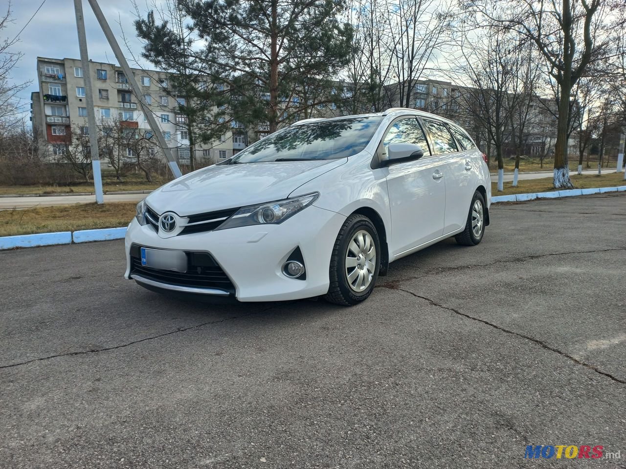 2013' Toyota Auris photo #3