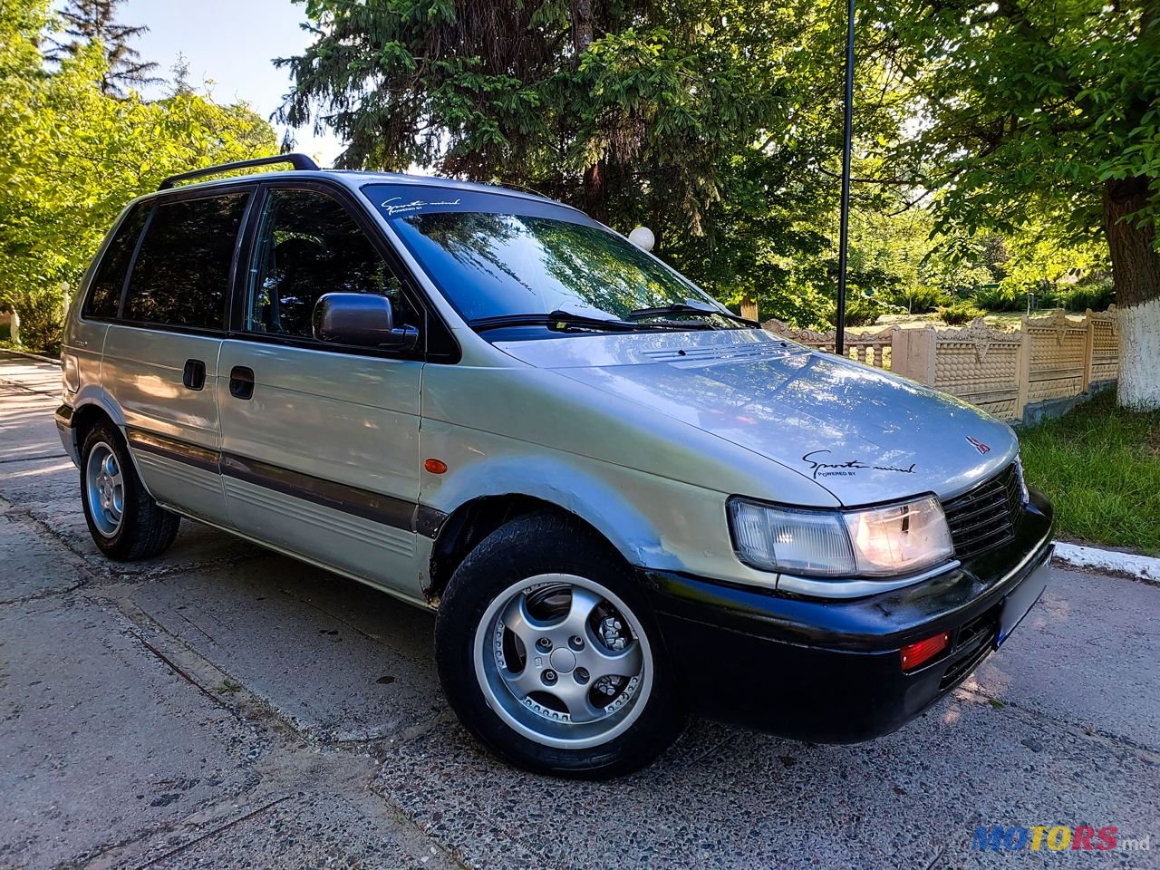 1995' Mitsubishi Space Runner photo #2