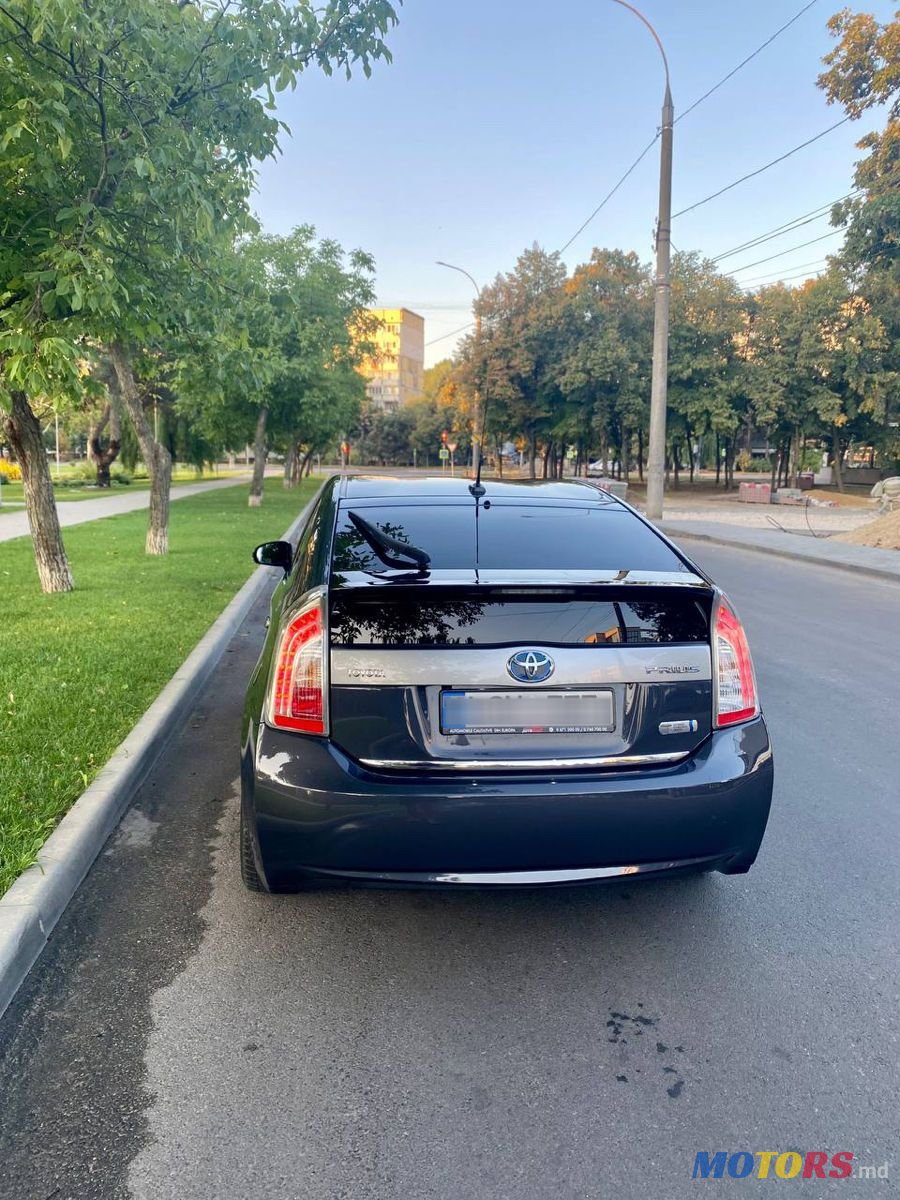 2013' Toyota Prius photo #4