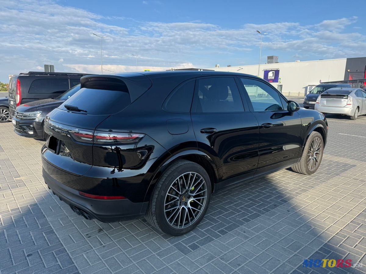 2021' Porsche Cayenne photo #4