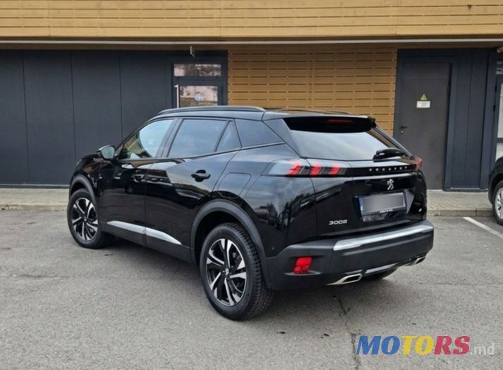2023' Peugeot 2008 photo #2