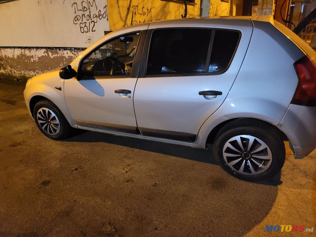 2008' Dacia Sandero photo #1