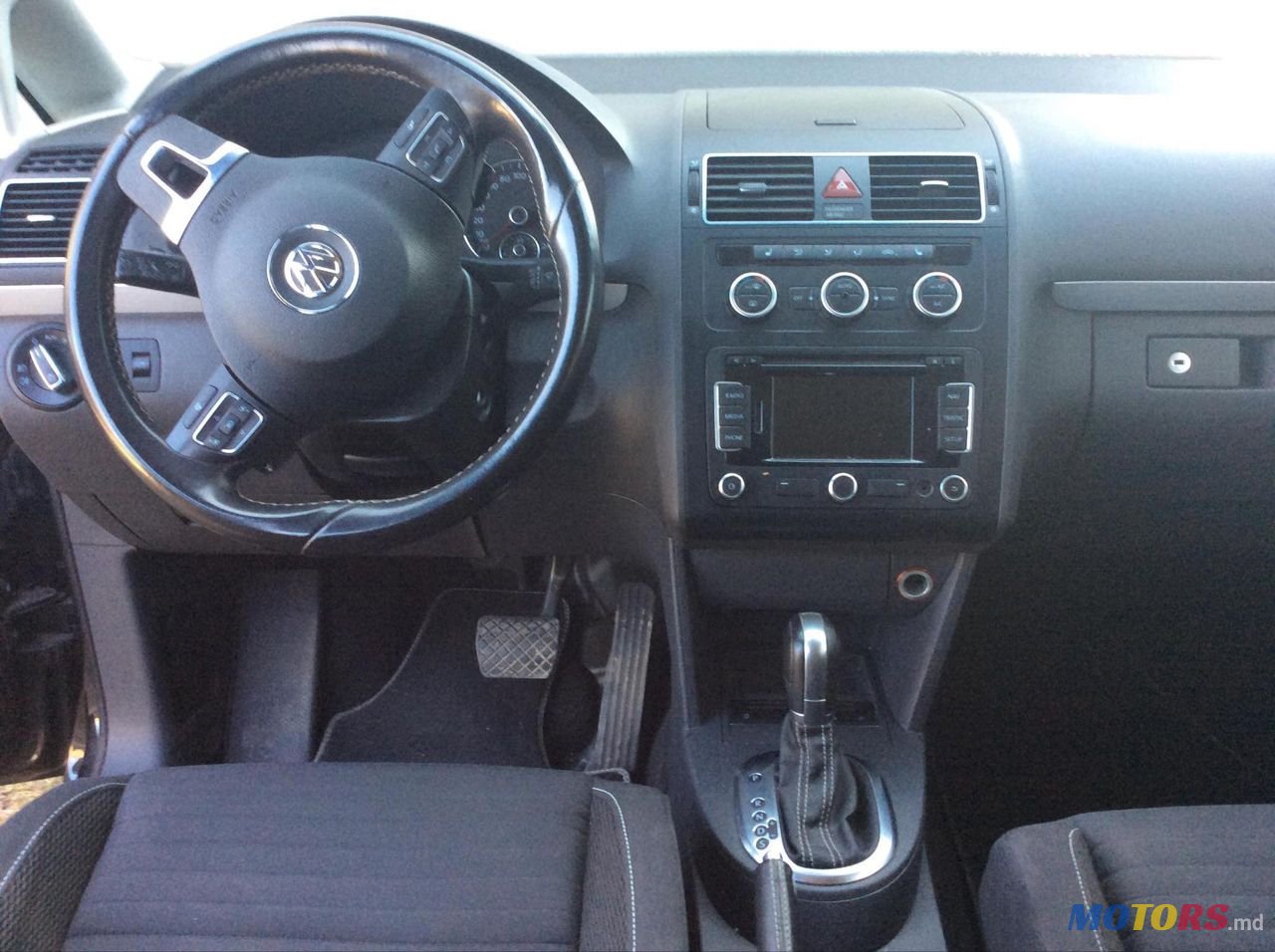 2014' Volkswagen Touran photo #6