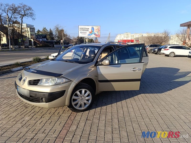 2008' Renault Megane photo #2