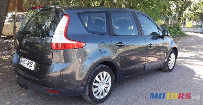 2009' Renault Grand Scenic photo #2