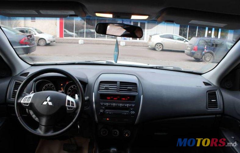 2013' Mitsubishi ASX photo #2