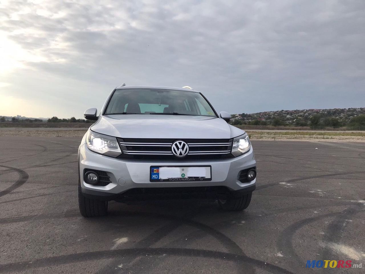 2011' Volkswagen Tiguan photo #3