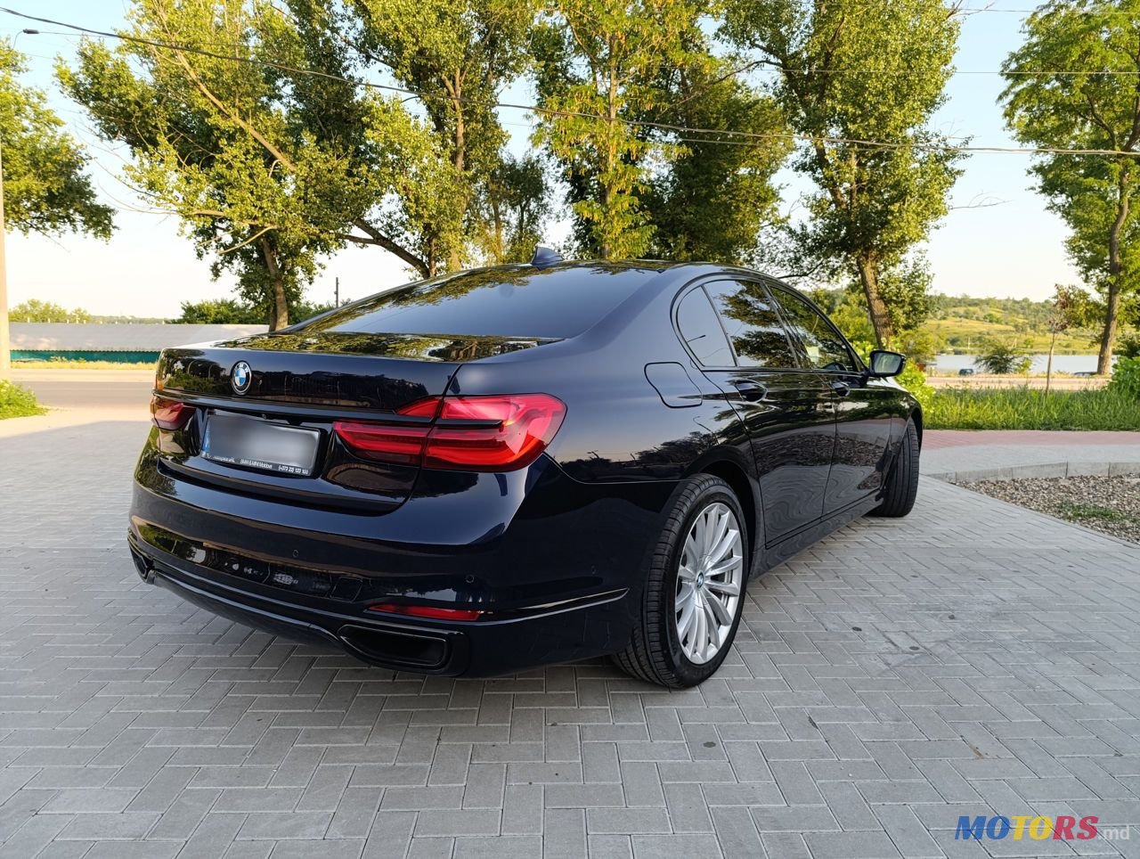2015' BMW 7 Series photo #3