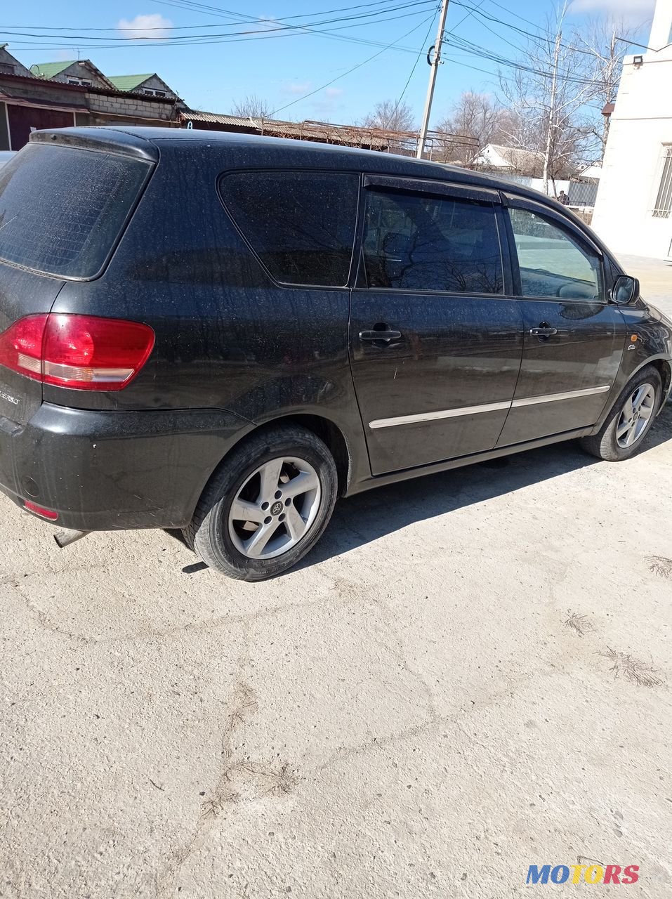 2002' Toyota Avensis Verso photo #1