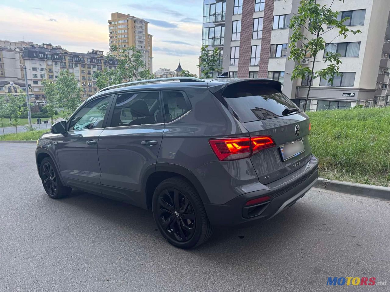 2021' Volkswagen Taos photo #2