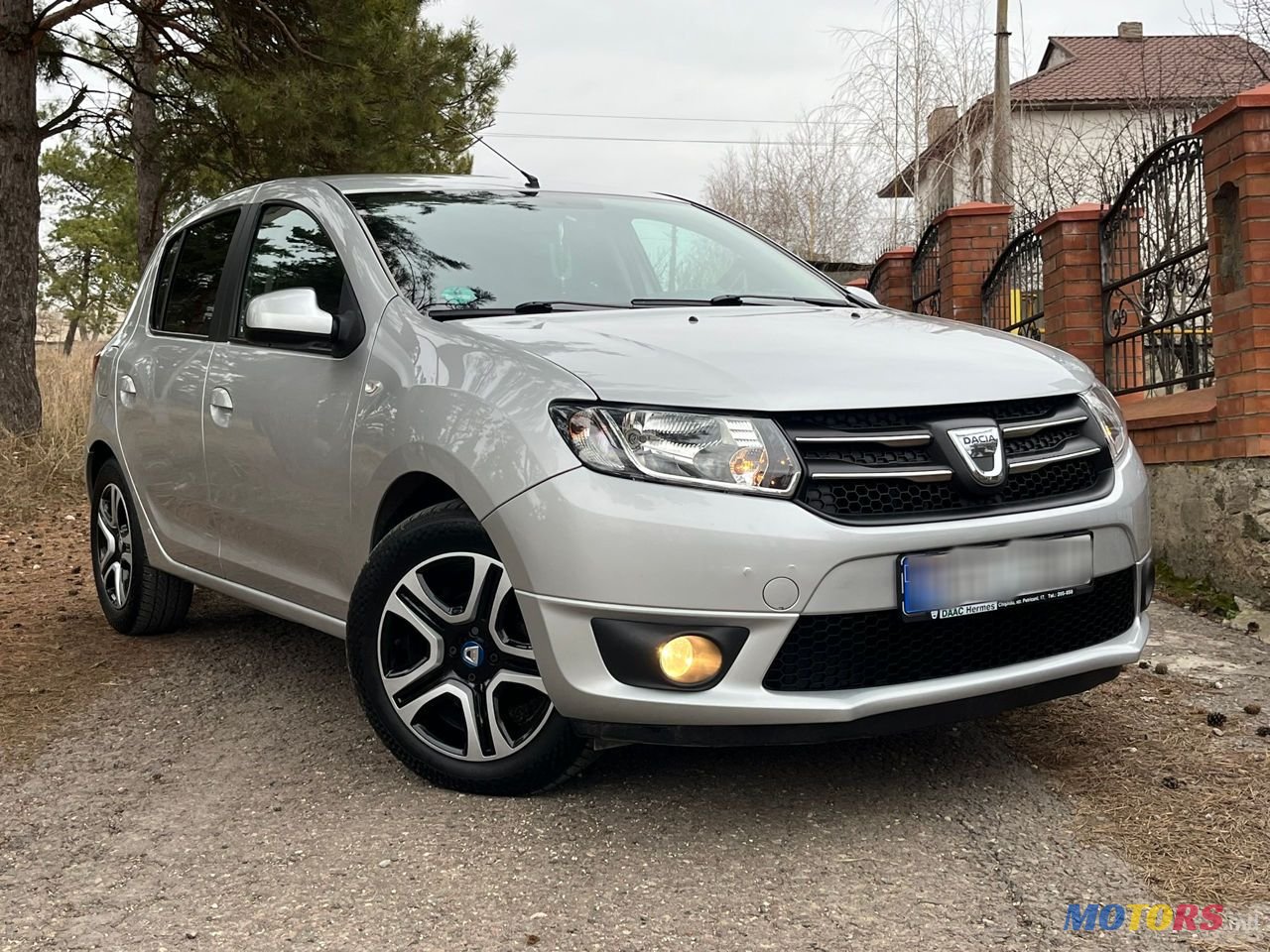 2013' Dacia Sandero photo #6