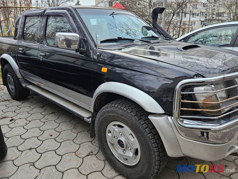 2001' Nissan Navara photo #4