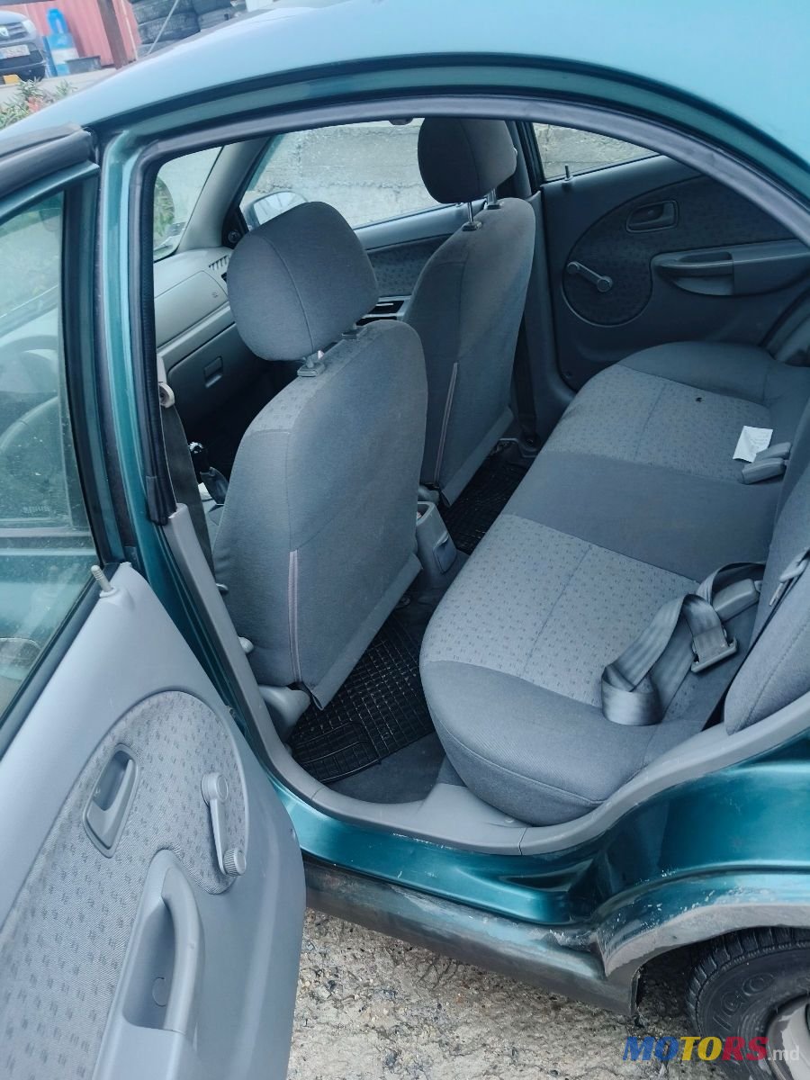 2003' Kia Rio photo #1