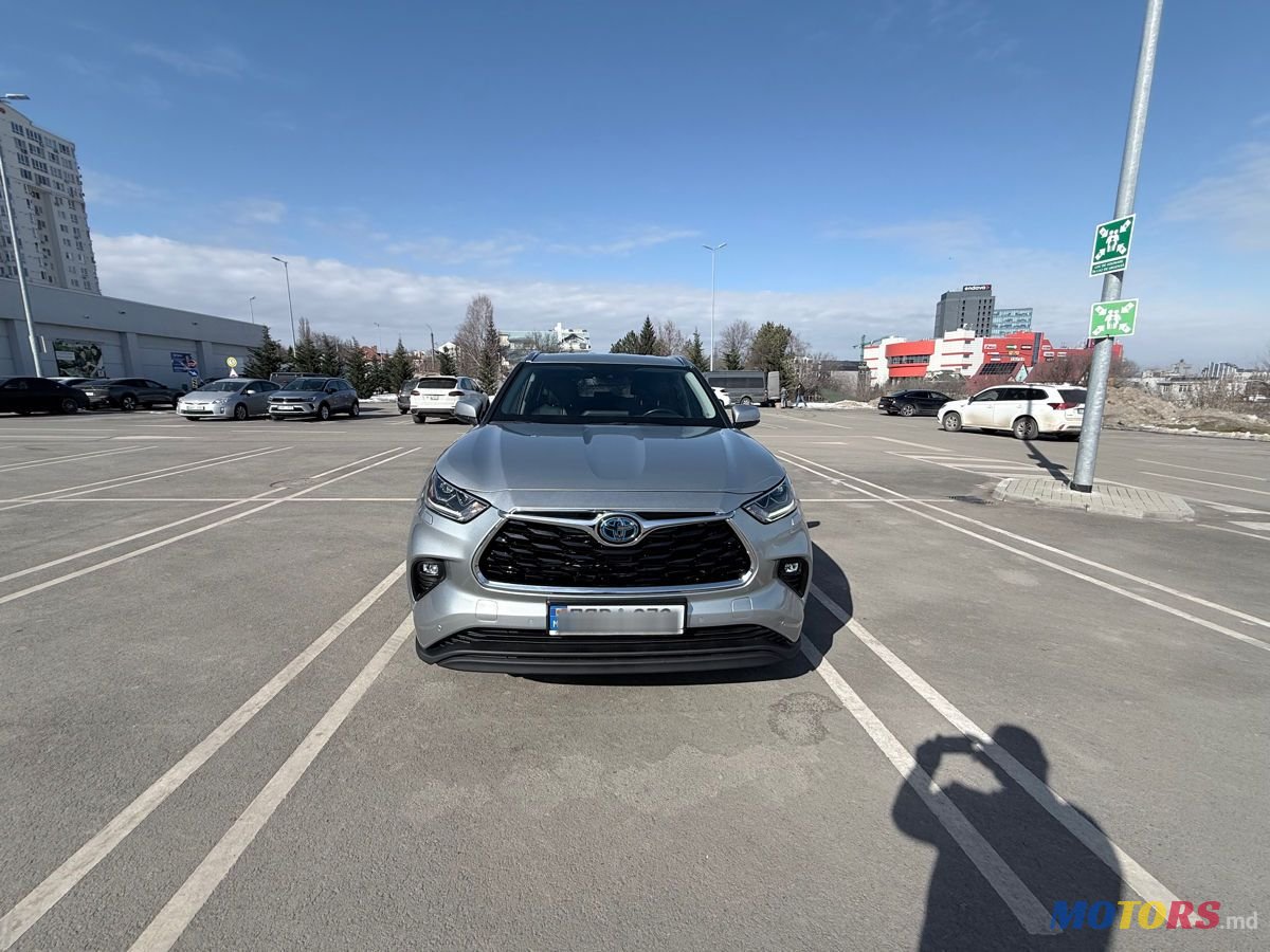 2021' Toyota Highlander photo #4