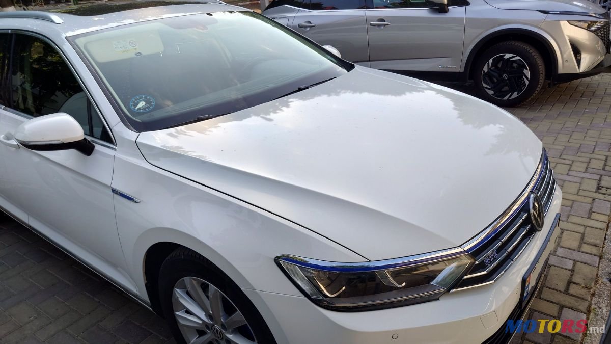 2016' Volkswagen Passat photo #1
