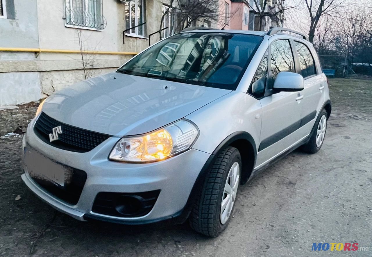 2012' Suzuki SX4 photo #1