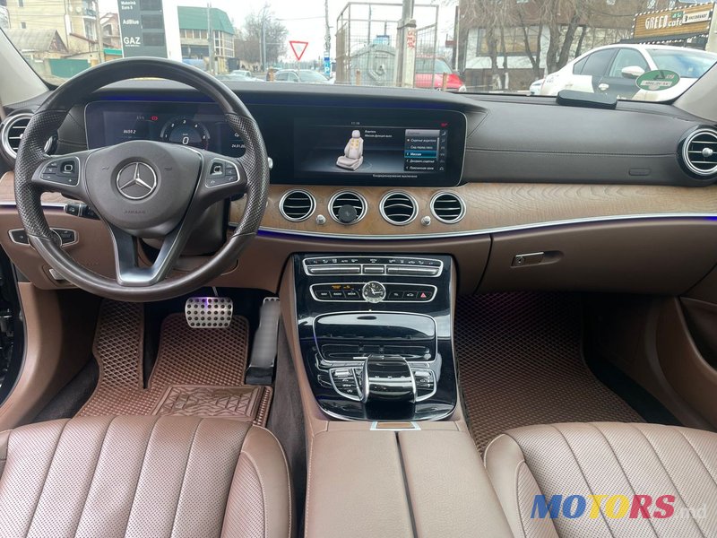 2016' Mercedes-Benz E-Class photo #5