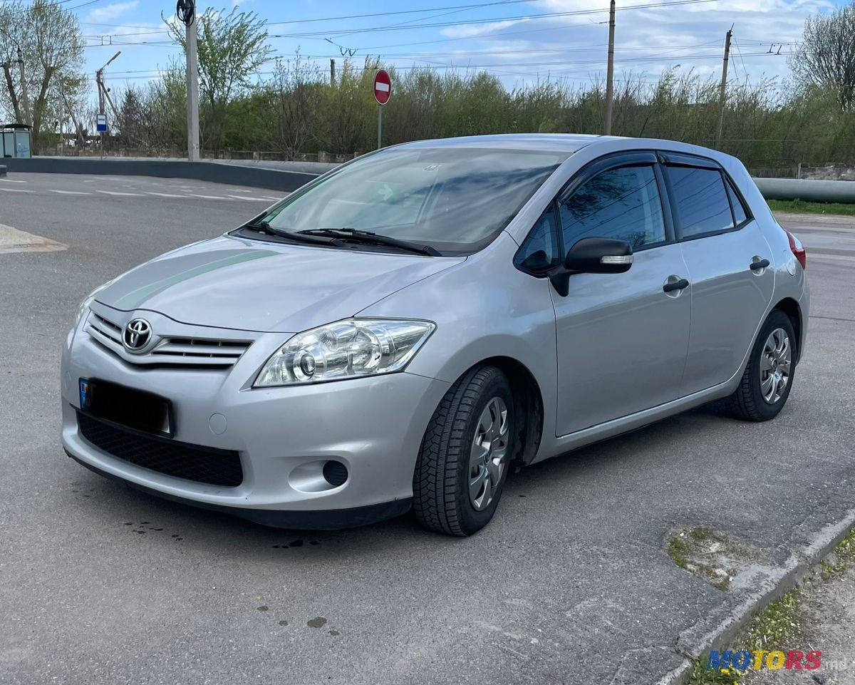 2011' Toyota Auris photo #3