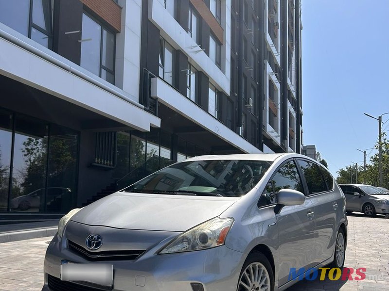 2012' Toyota Prius v photo #1