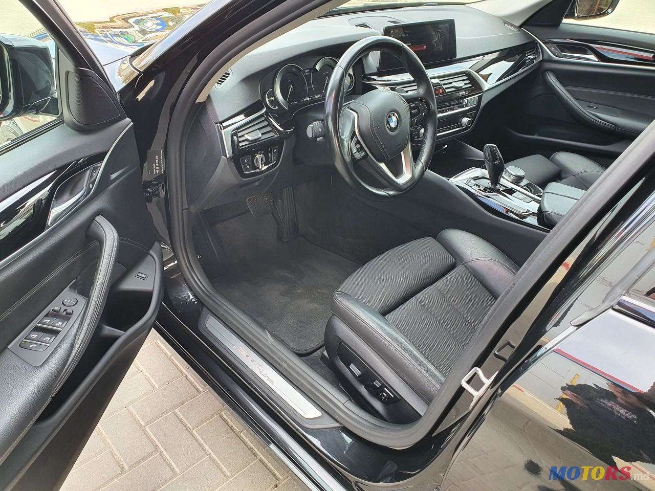 2017' BMW 5 Series photo #4