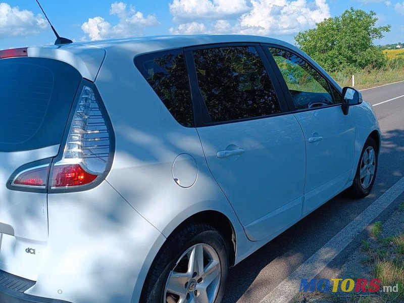 2013' Renault Scenic photo #6