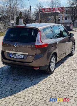 2010' Renault Grand Scenic photo #2
