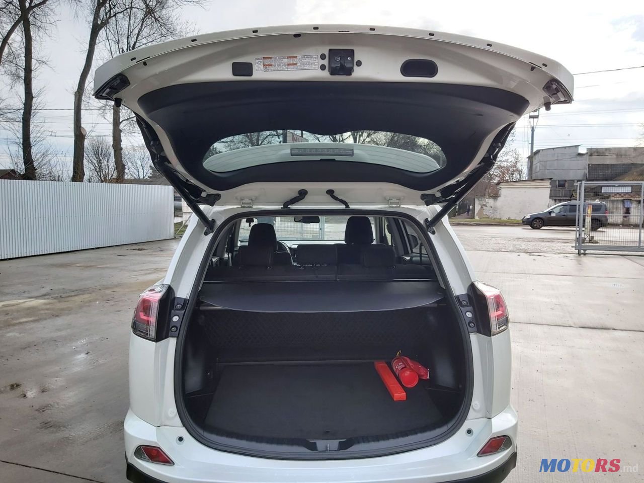 2016' Toyota RAV4 photo #3