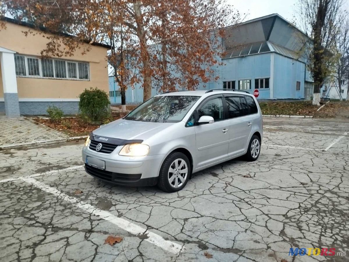 2004' Volkswagen Touran photo #1