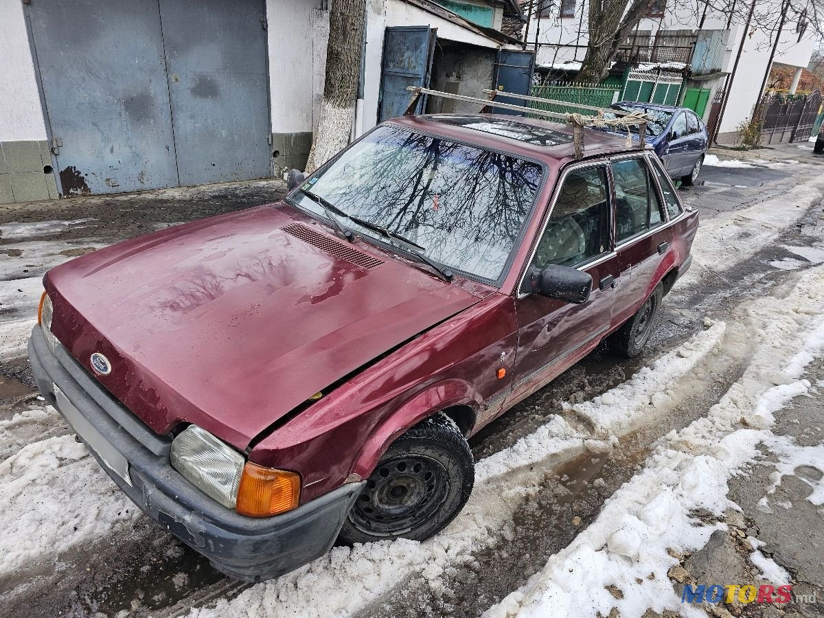 1990' Ford Escort photo #4