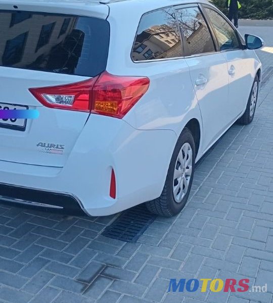 2013' Toyota Auris photo #3