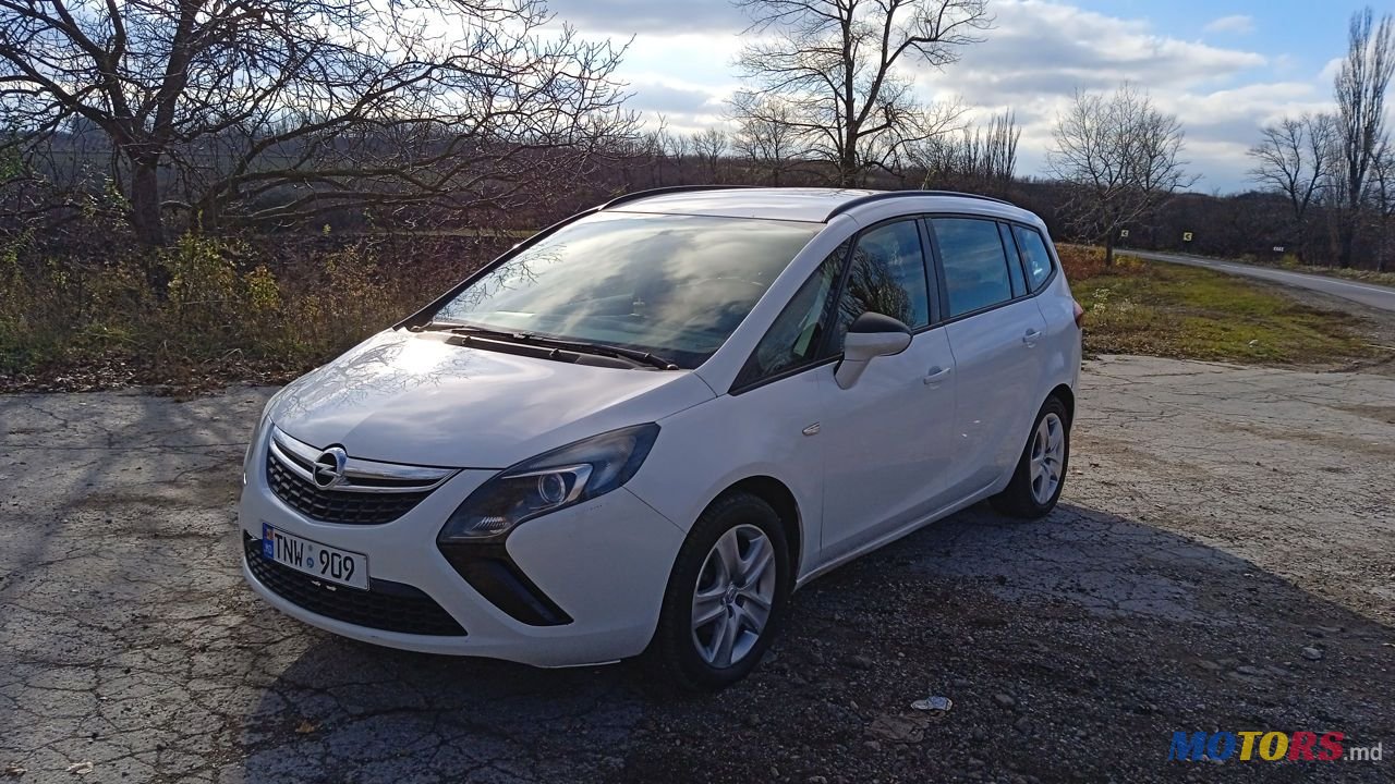 2013' Opel Zafira photo #2