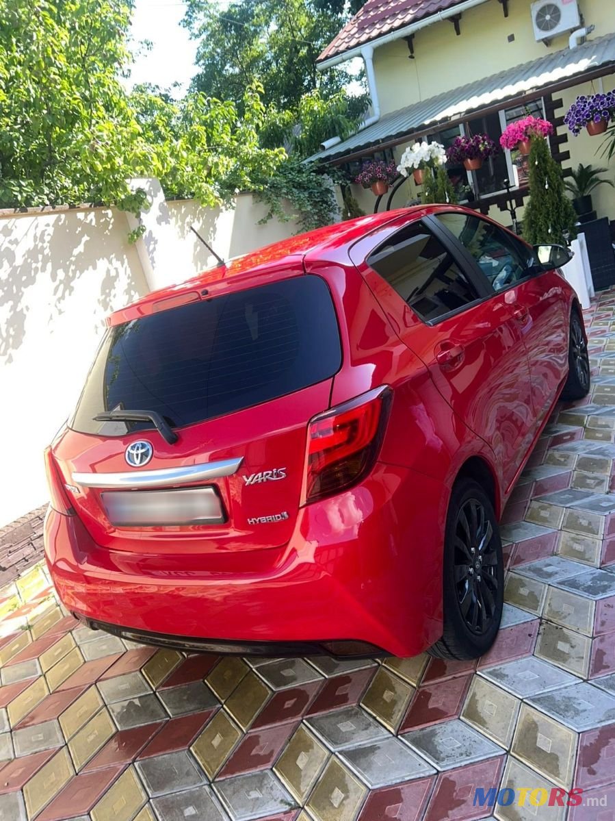 2015' Toyota Yaris photo #2