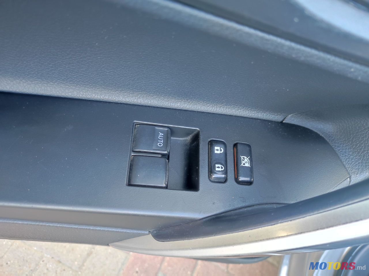 2015' Toyota Auris photo #2