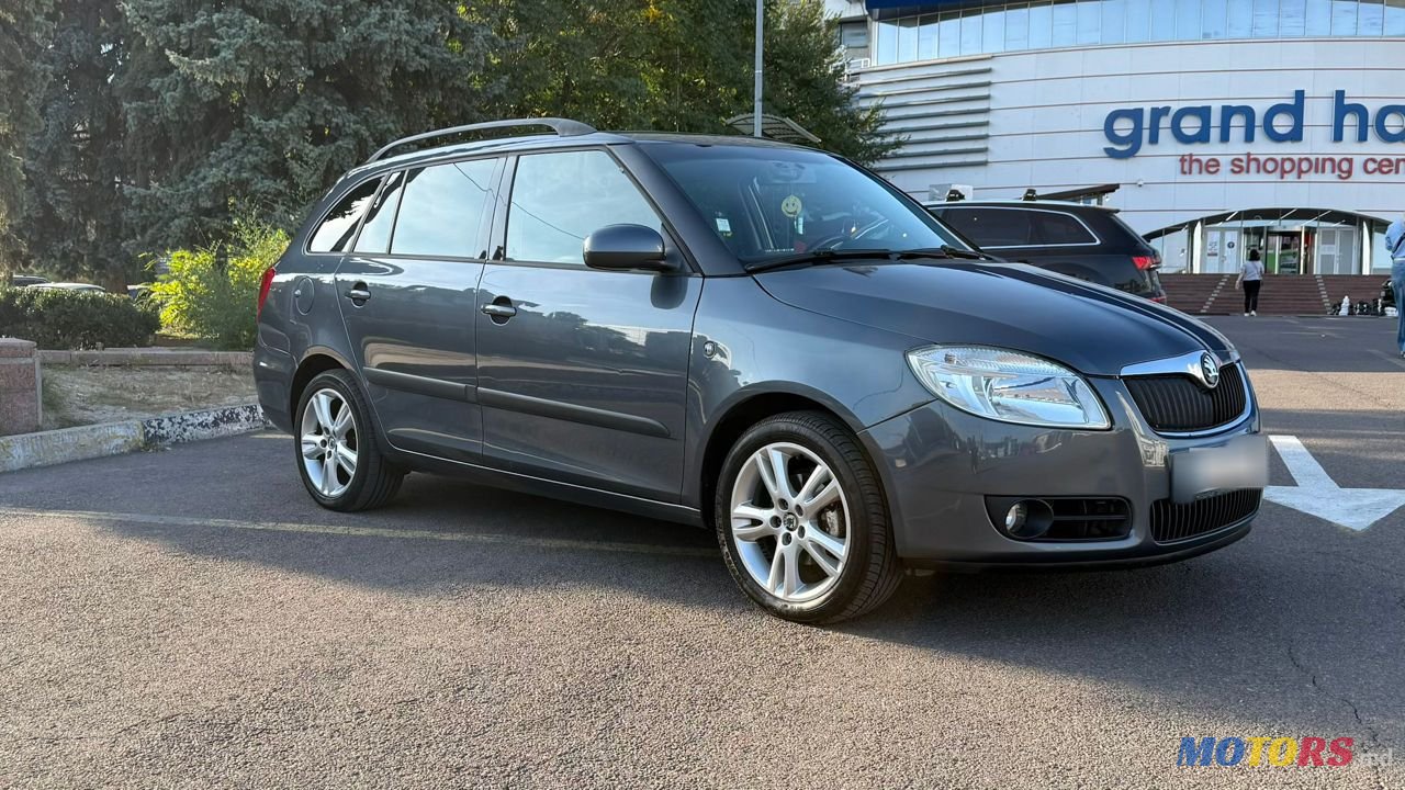 2010' Skoda Fabia photo #2