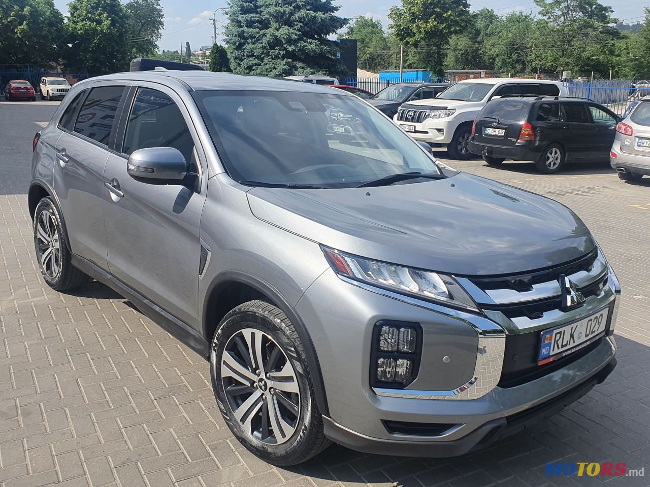 2019' Mitsubishi Outlander photo #2