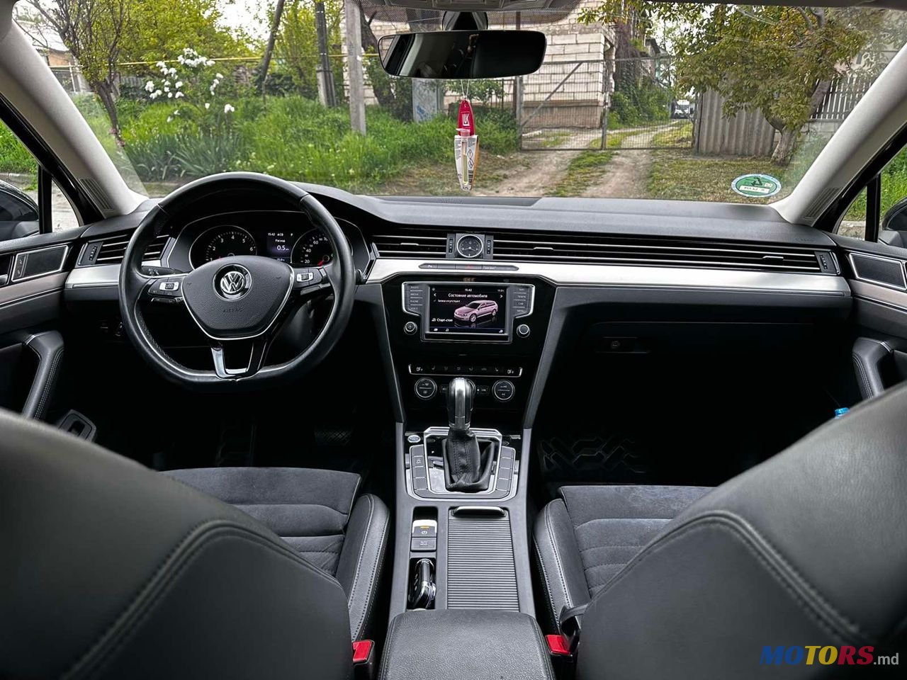 2016' Volkswagen Passat photo #4