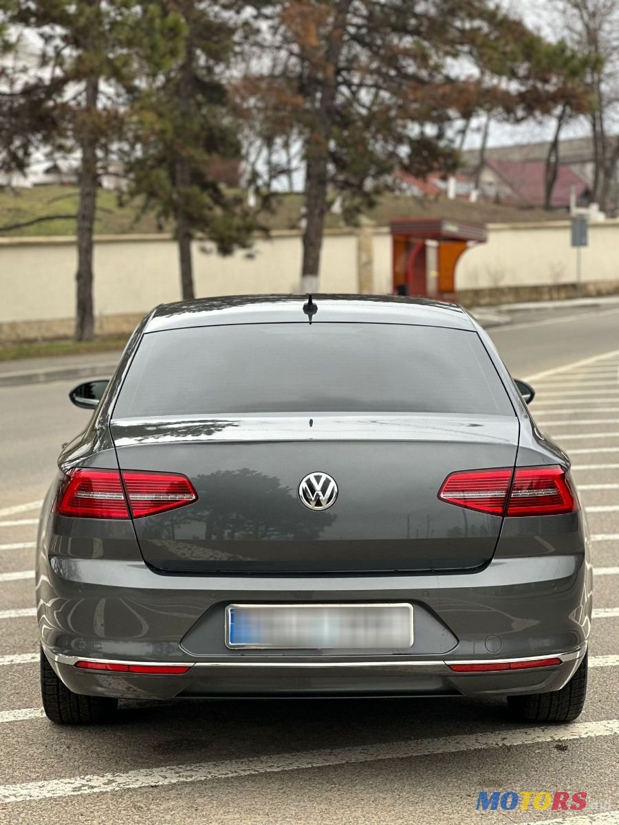 2015' Volkswagen Passat photo #5