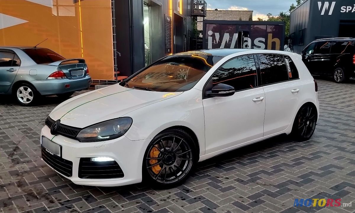 2011' Volkswagen Golf photo #2