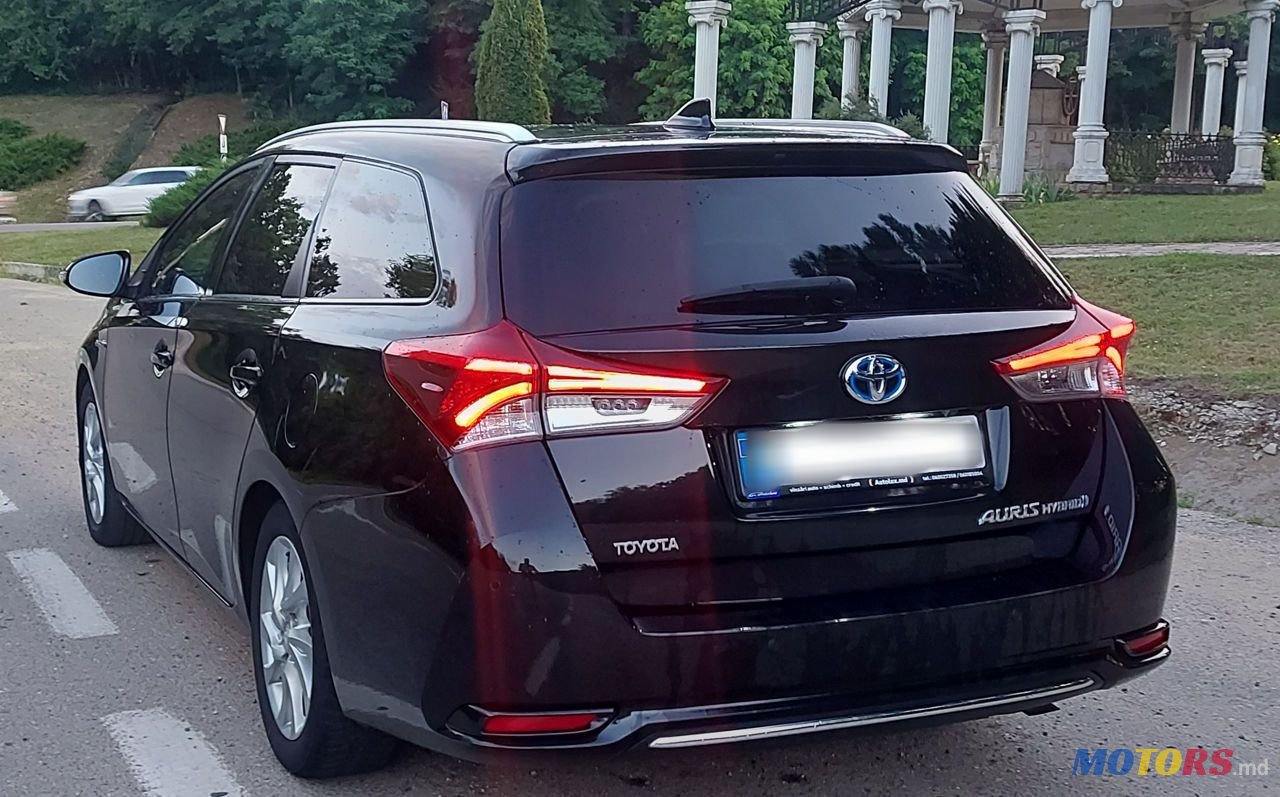 2015' Toyota Auris photo #3