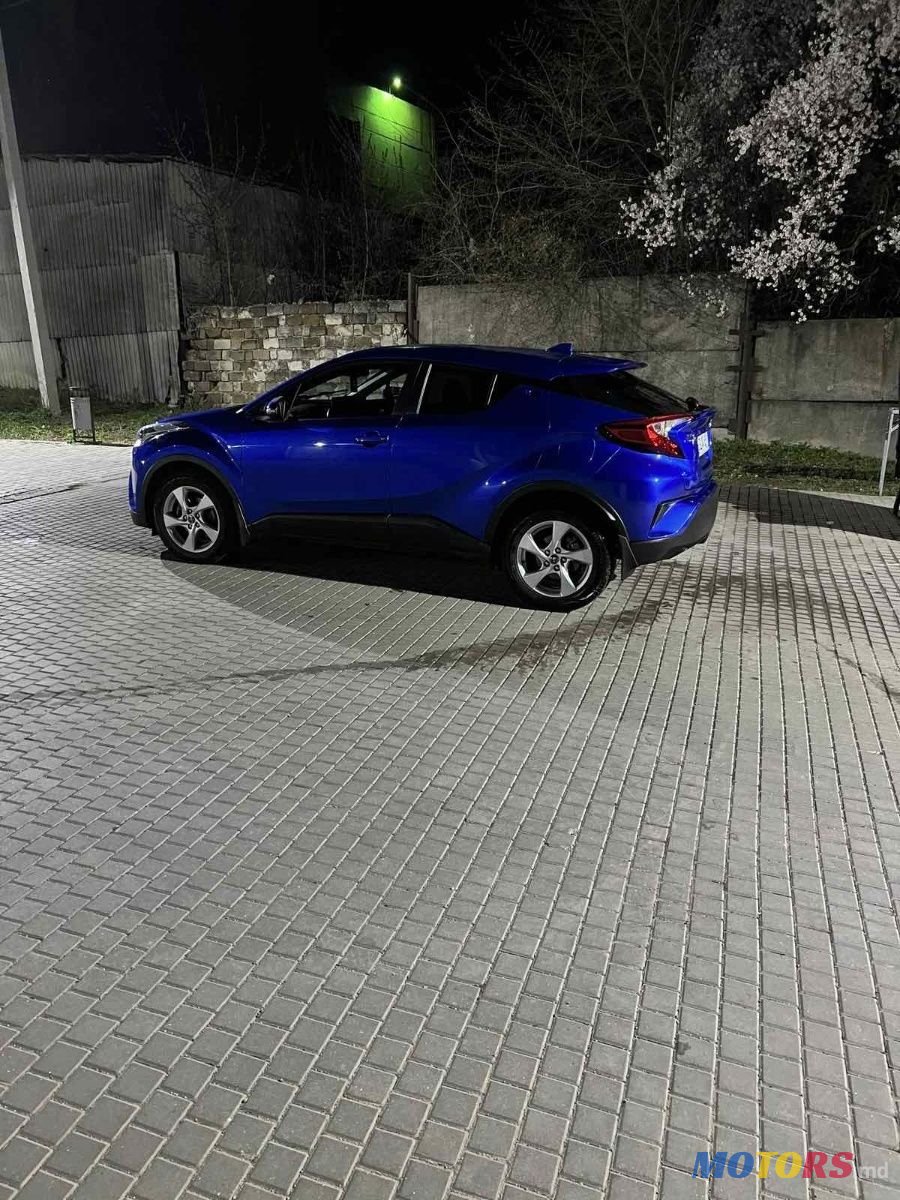 2017' Toyota C-HR photo #5