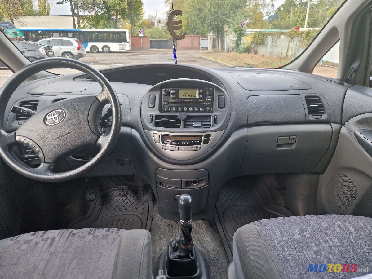 2005' Toyota Previa photo #5