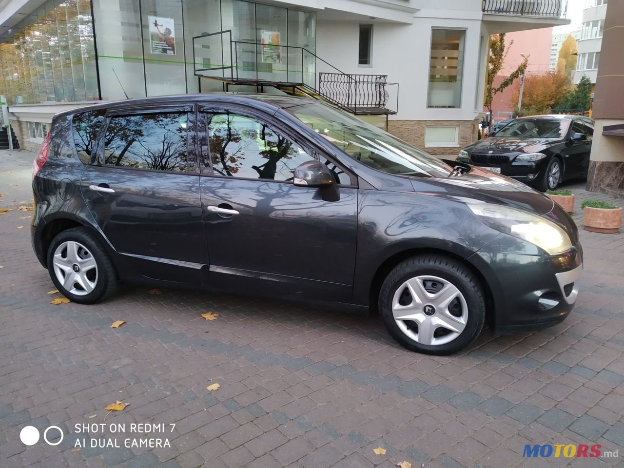 2011' Renault Scenic photo #3