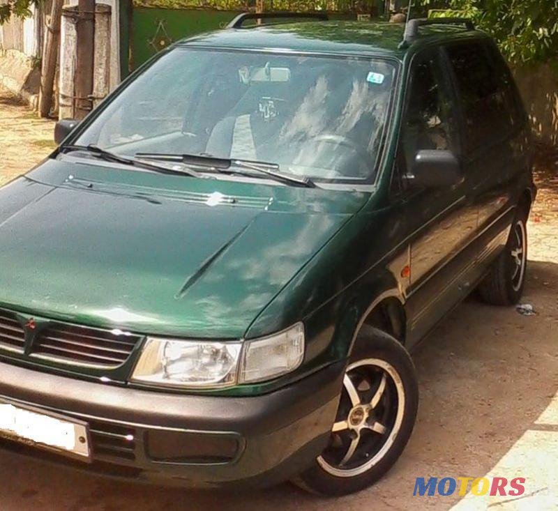 1997' Mitsubishi Space Runner photo #2