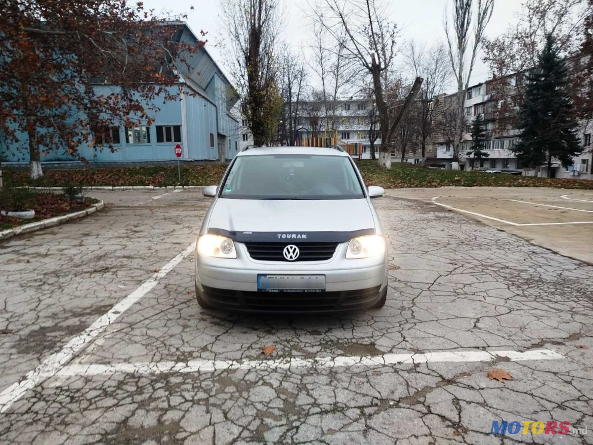 2004' Volkswagen Touran photo #3